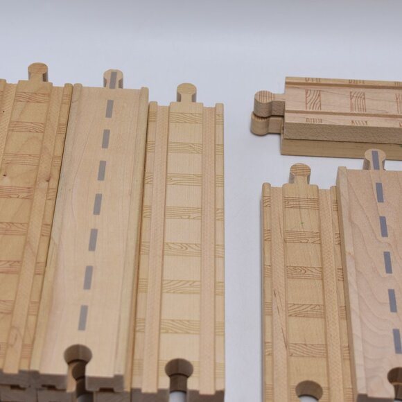 Lot of 30 Genuine REVERSIBLE 2 SIDES Thomas Roads Wooden Tracks Connectors - Picture 5 of 11